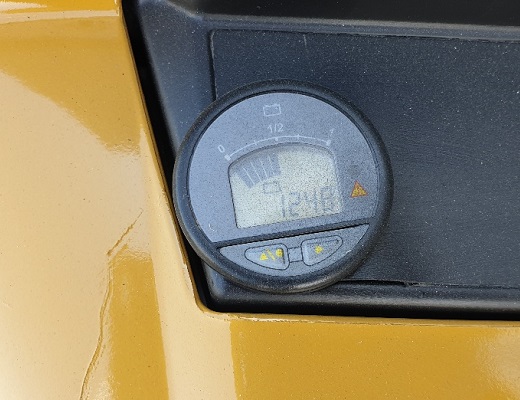 transpaleta-electrica-caterpillar-2000-kg-usada-frutera-3